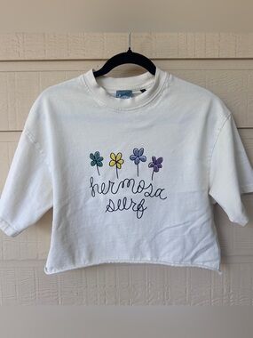 Hermosa Surf Off-White Cropped Tee with Colorful Flower Graphic